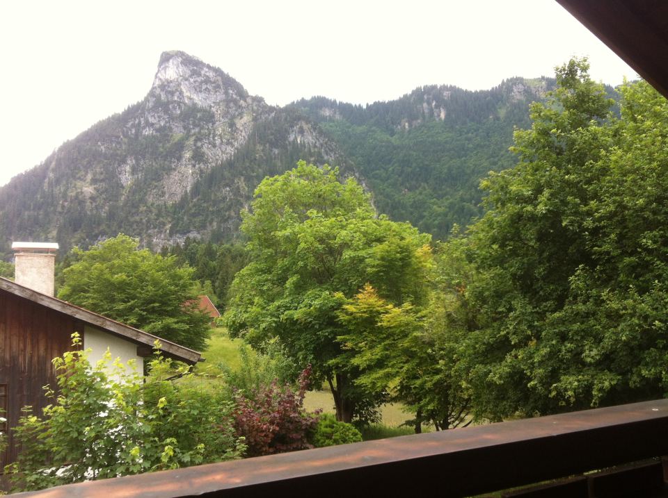 Ammerzone: Blick vom Balkon auf den Kofel
