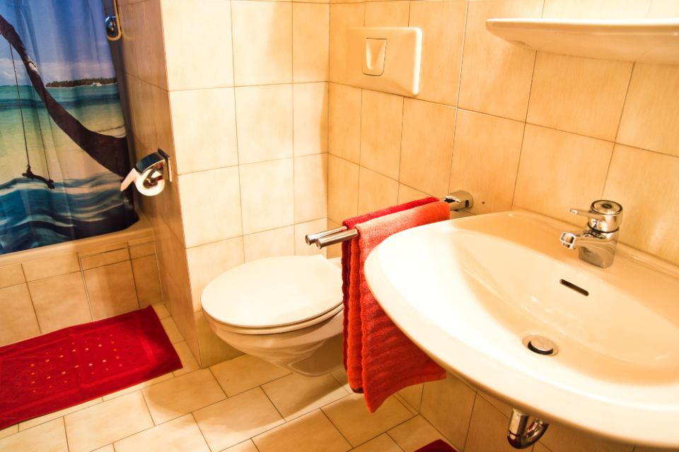 Ferienwohnung 3: Badezimmer