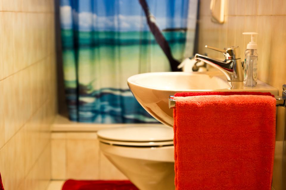 Ferienwohnung 2: Badezimmer