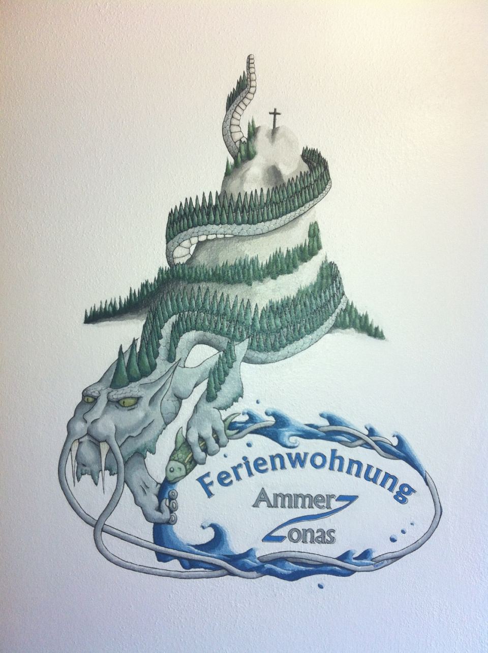 Wandbild mit Drache und Logo der Ferienwohnung Ammerzonas